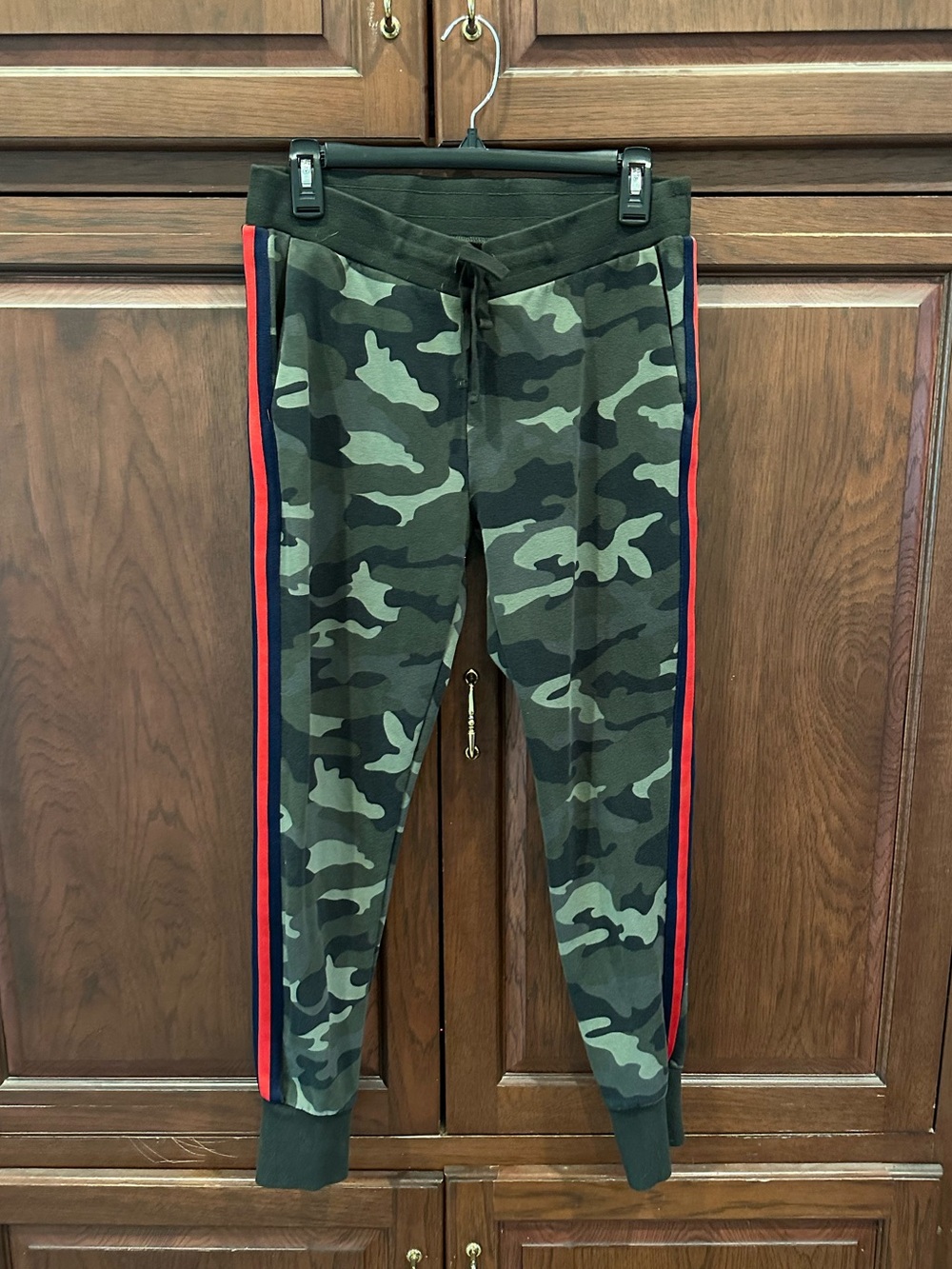 BB Dakota camo joggers sz M